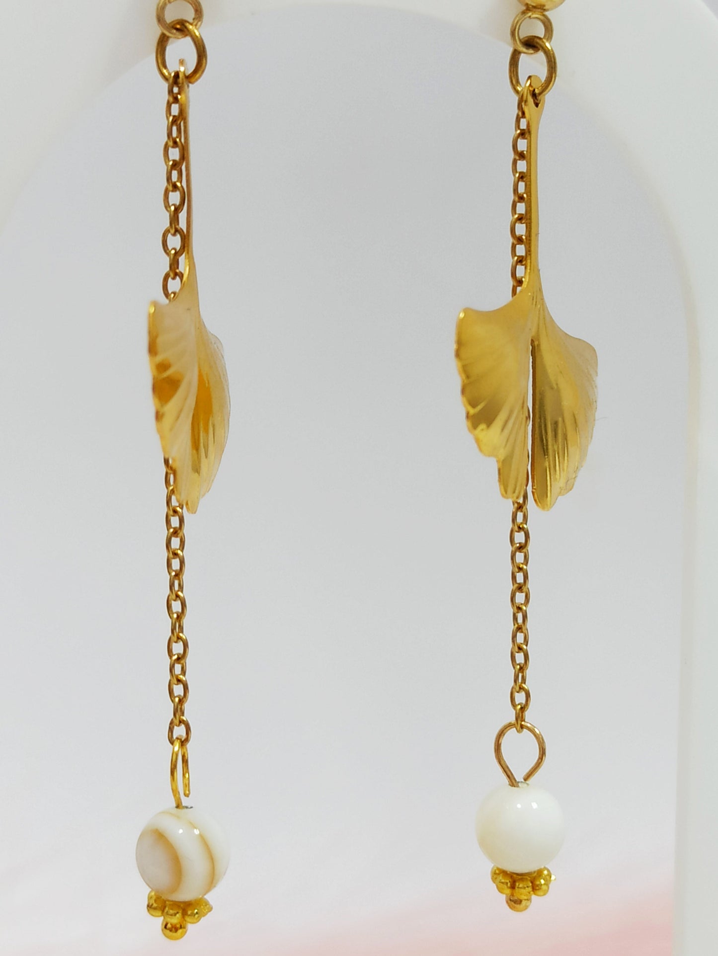 Boucles d'oreilles feuille de ginkgo et perles d'eau douce