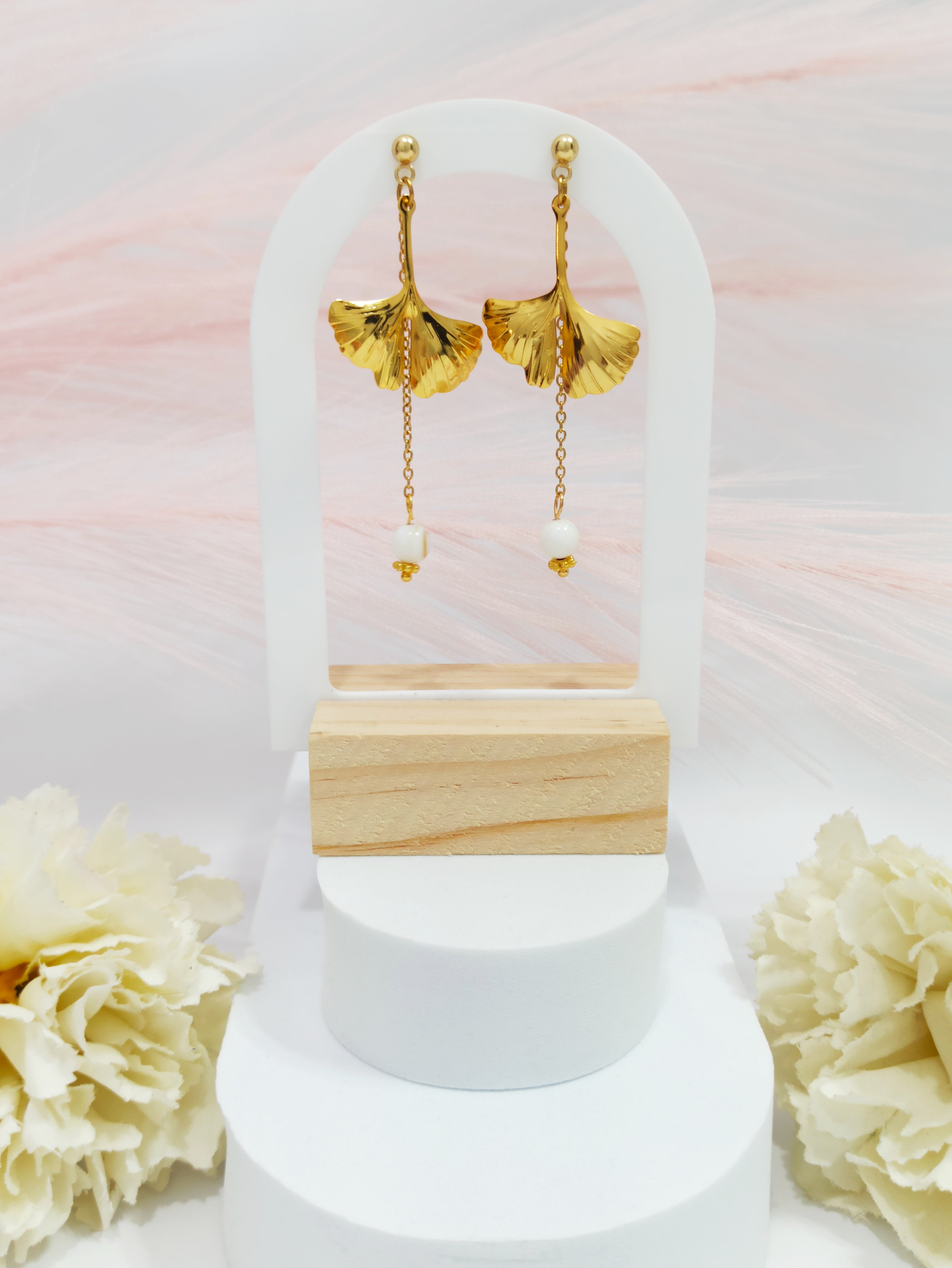 Boucles d'oreilles feuille de ginkgo et perles d'eau douce