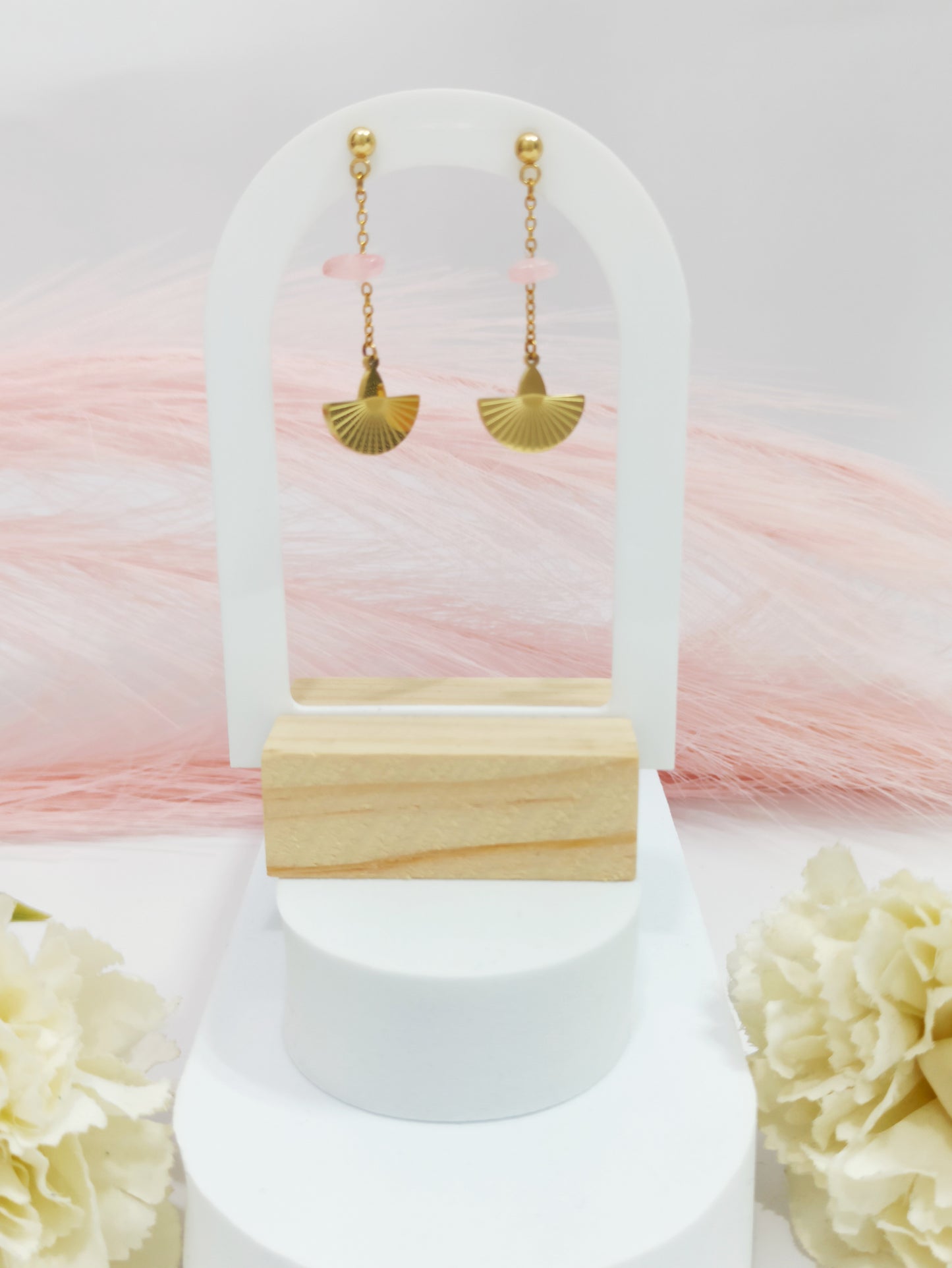 Boucles d’oreilles dorées en acier inoxydable – Pierre quartz rose et pendentifs eventails