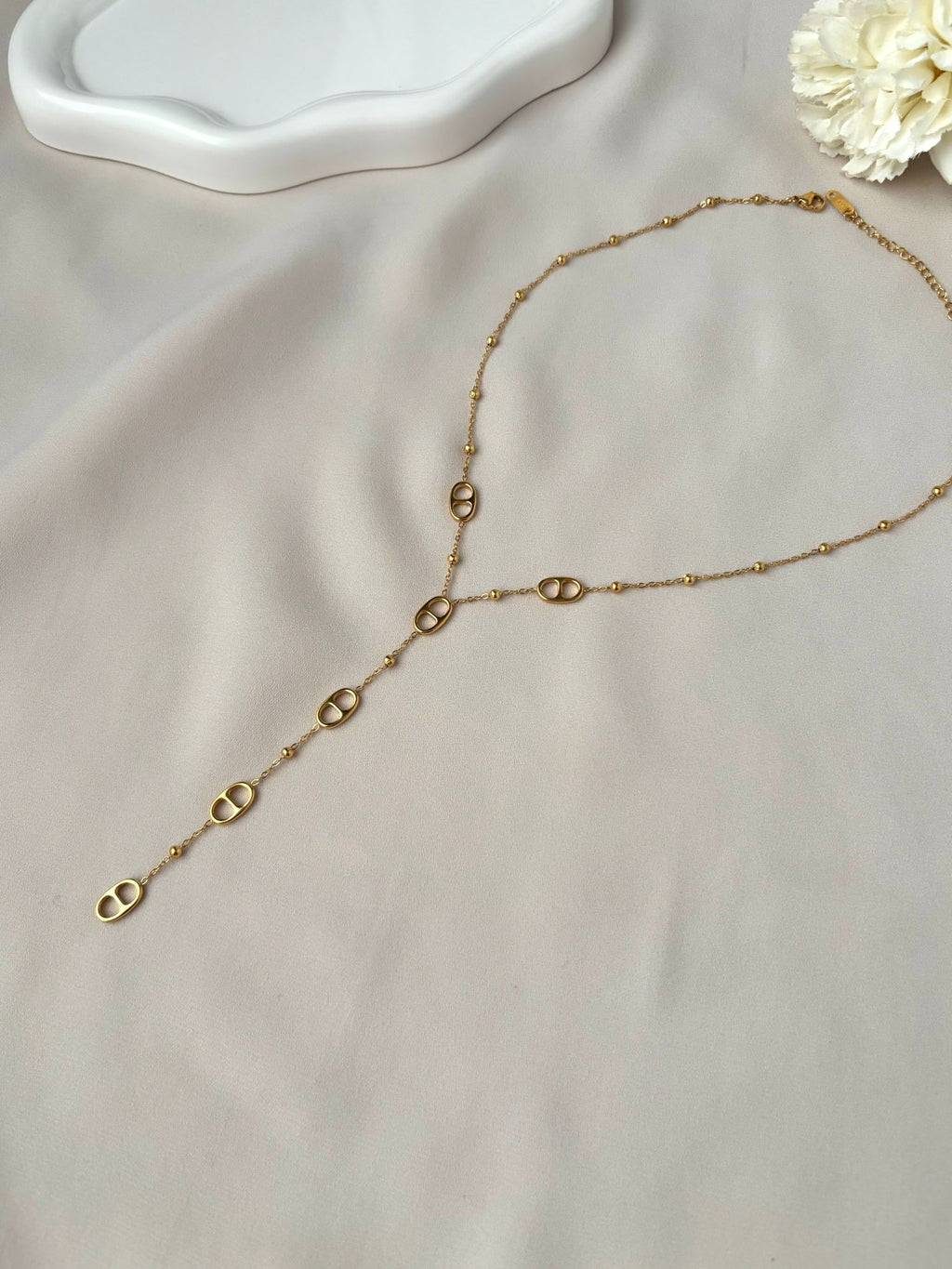 Collier Y maille marine et perles en acier inoxydable doré