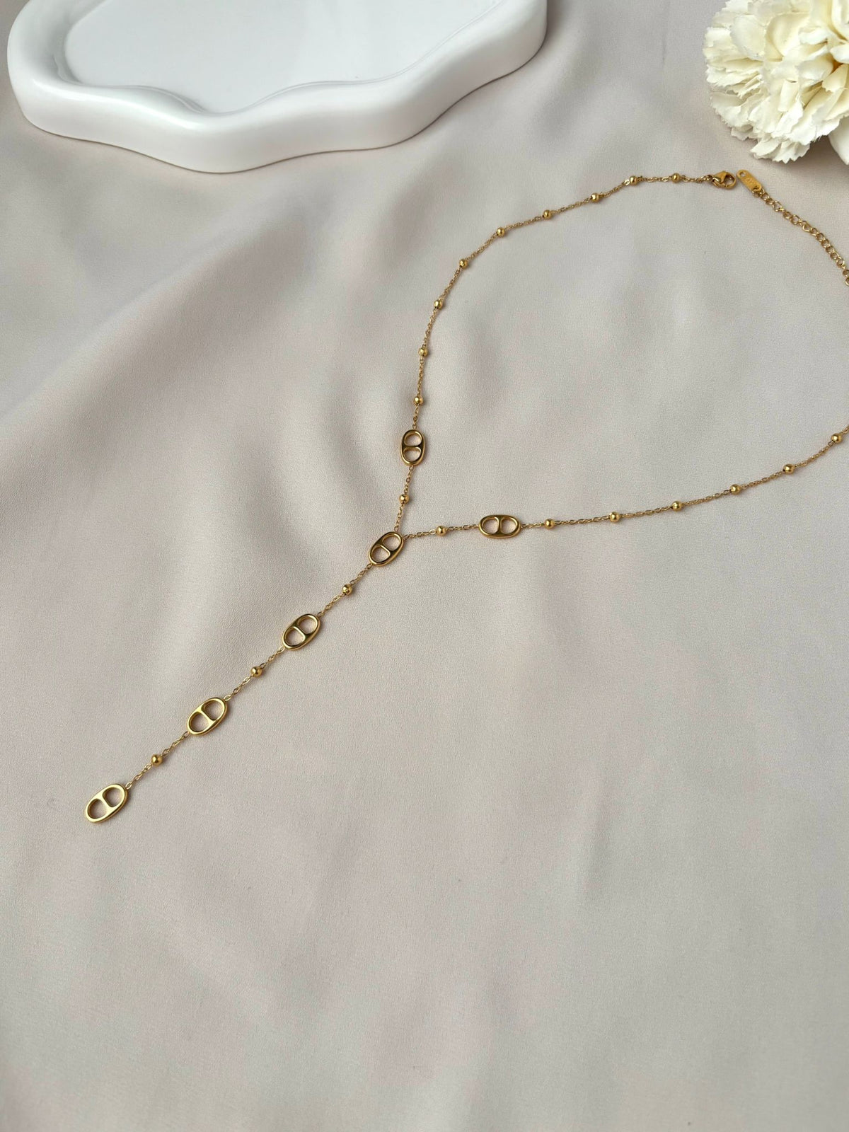 Collier Y maille marine et perles en acier inoxydable doré