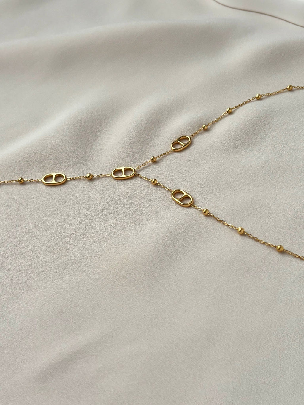 Collier Y maille marine et perles en acier inoxydable doré