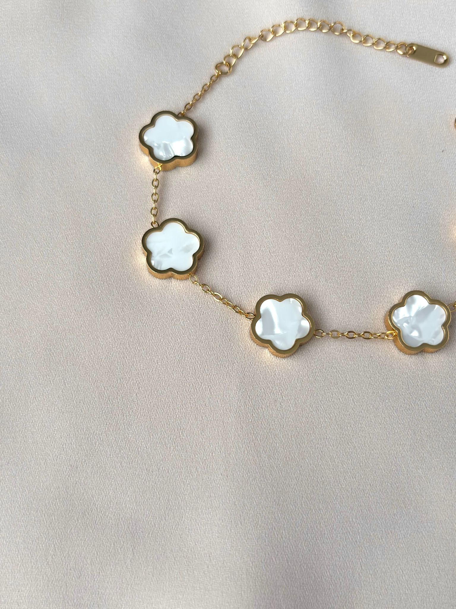 Bracelet fleur ~acier inoxydable~ blanc