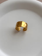 Bague Large Texturée Dorée en Acier Inoxydable