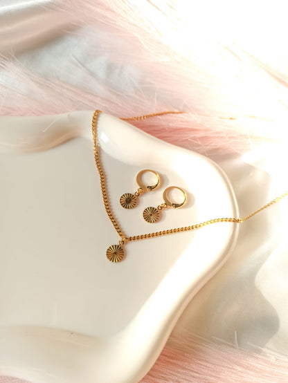 Collier pendentif rond strié acier inoxydable