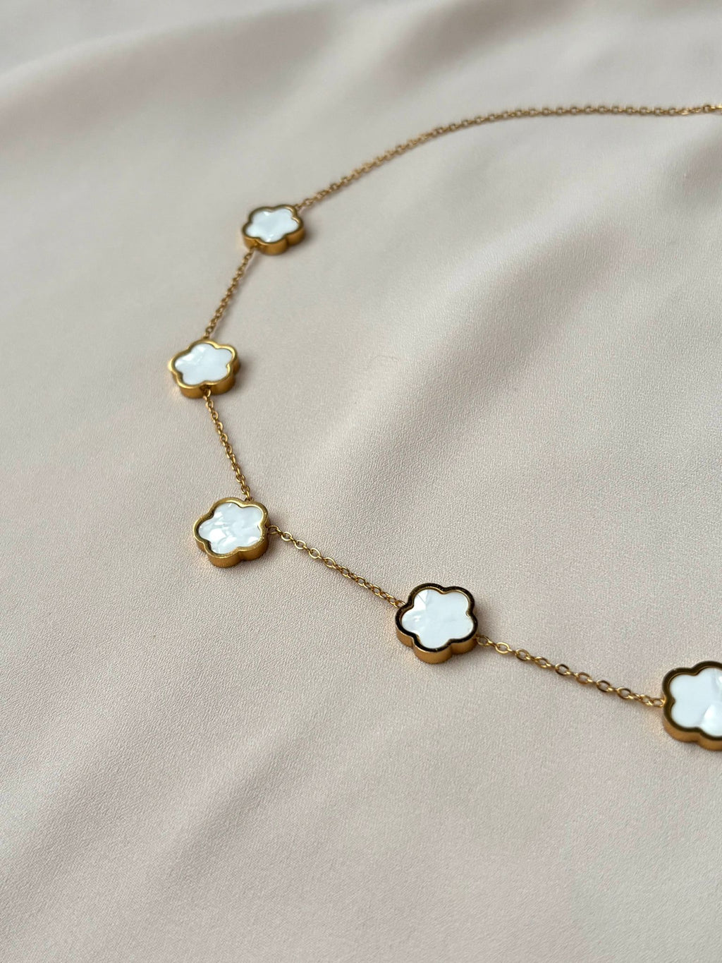 Collier fleur ~acier inoxydable~ blanc