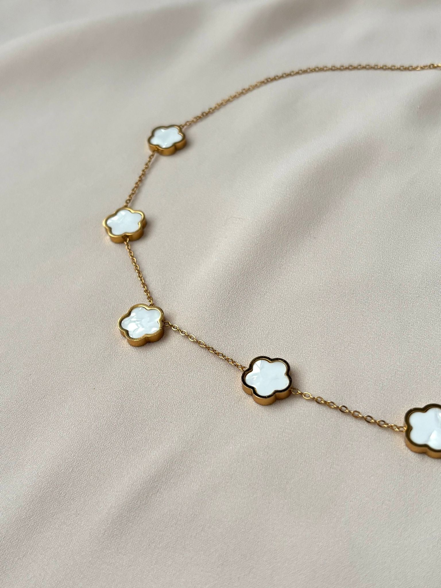 Collier fleur ~acier inoxydable~ blanc