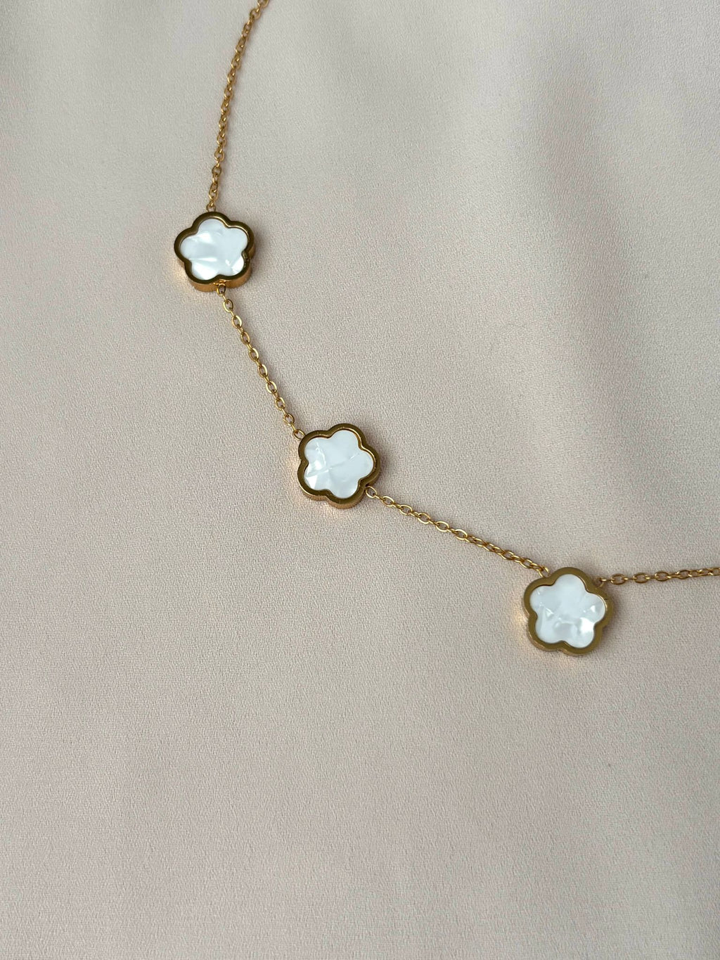 Collier fleur ~acier inoxydable~ blanc