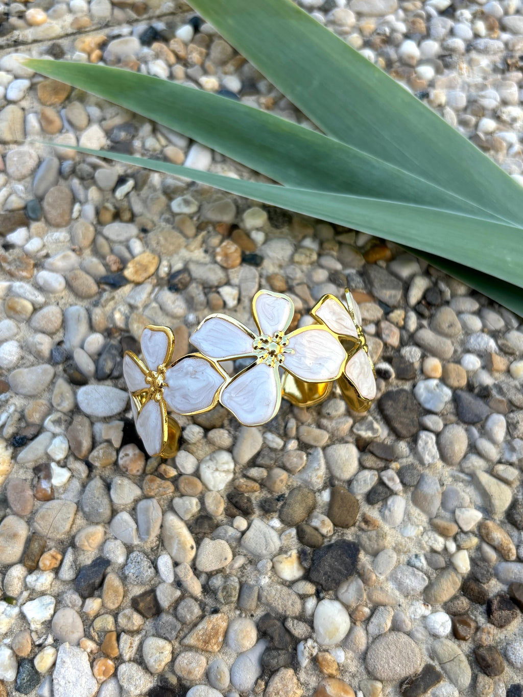 Bracelet fleur émaillé blanc
