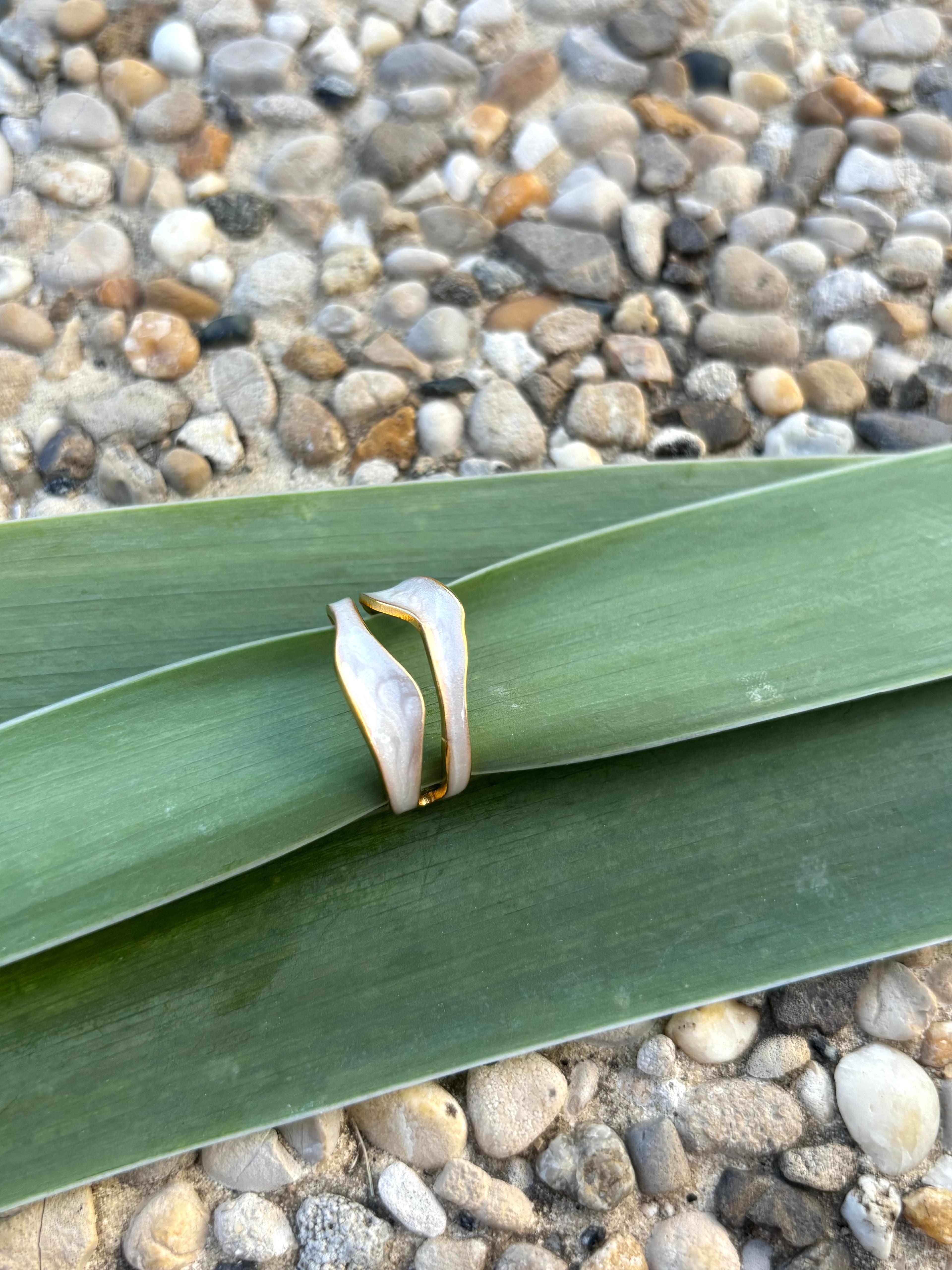Bague émail blanche
