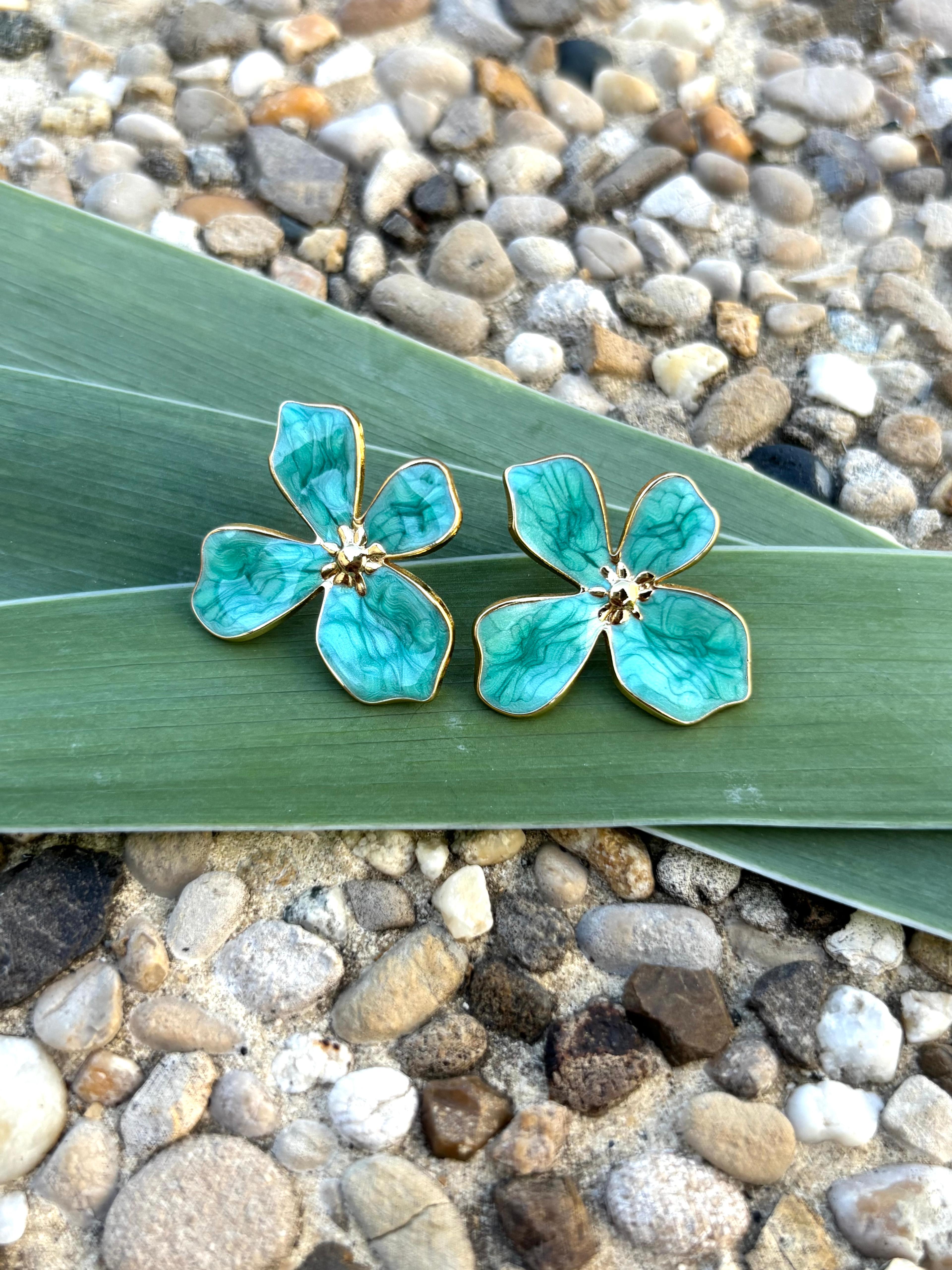 Boucles d’oreilles fleur émaillé bleu turquoise