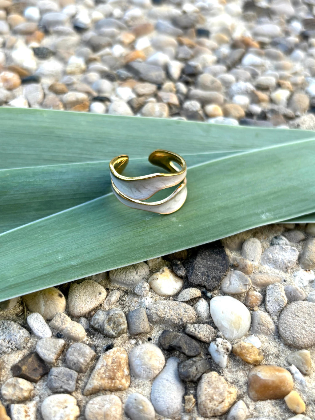 Bague émail blanche