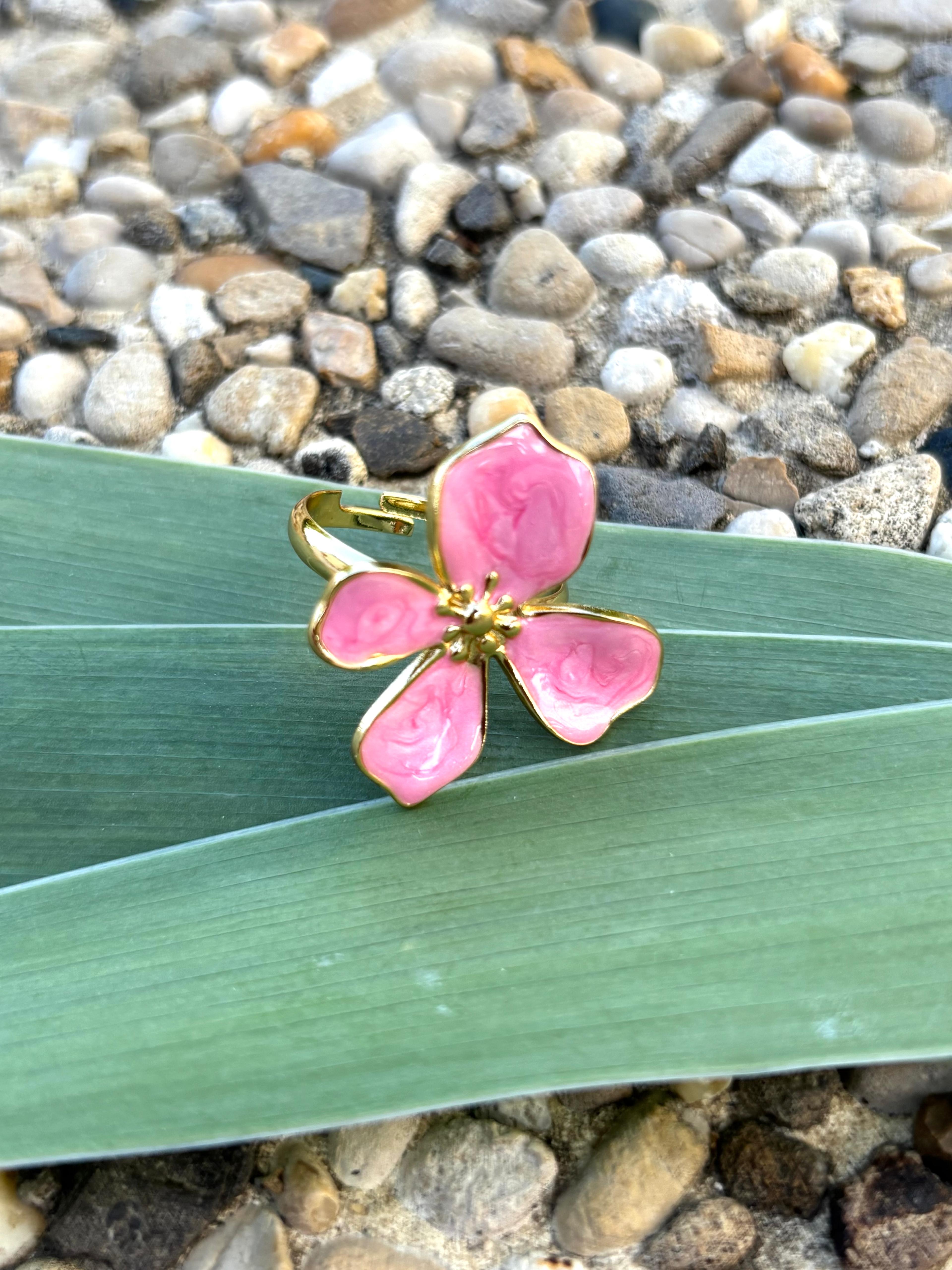 Bague fleur émail rose