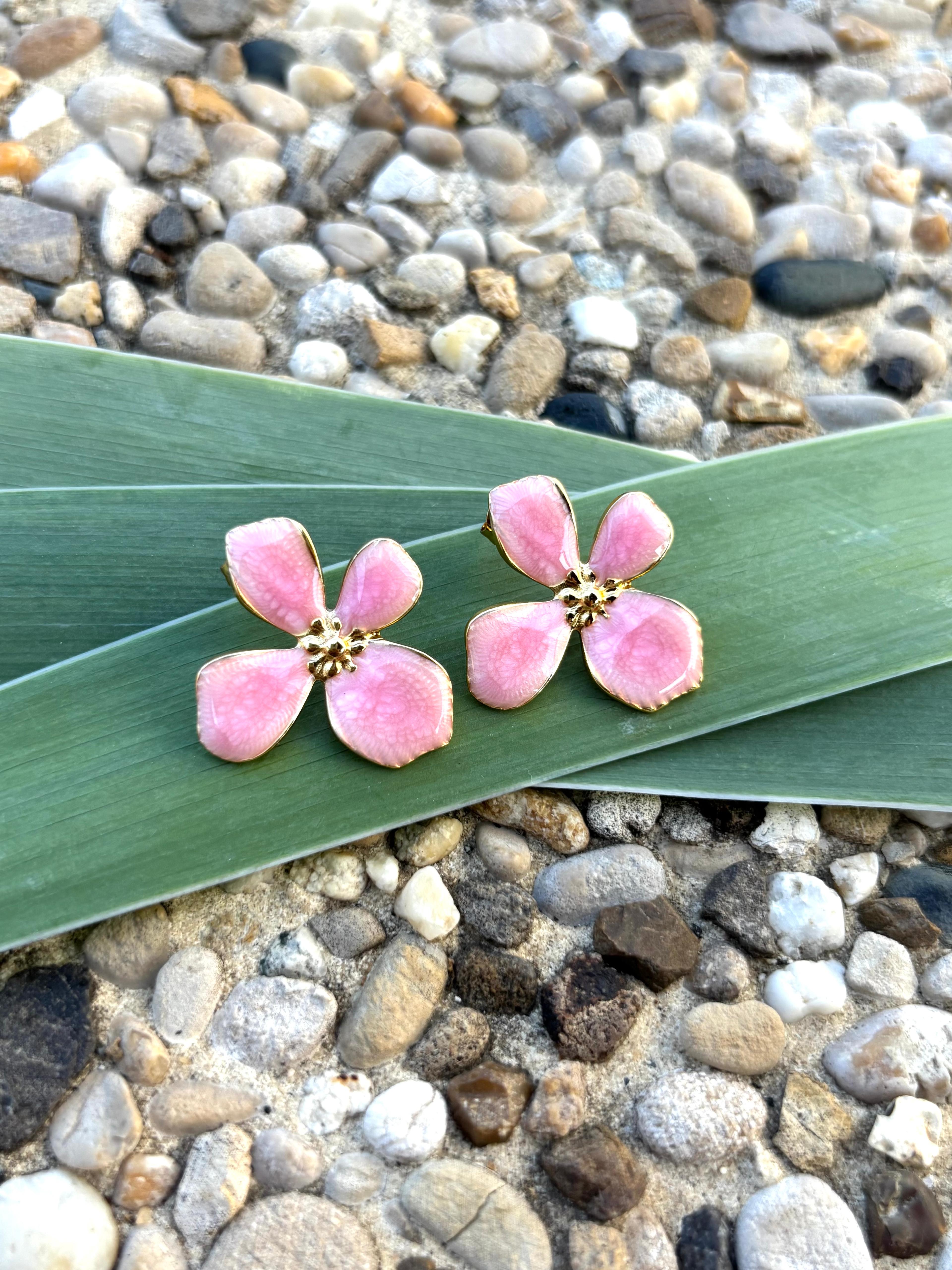 Boucles d’oreilles fleur émaillé rose