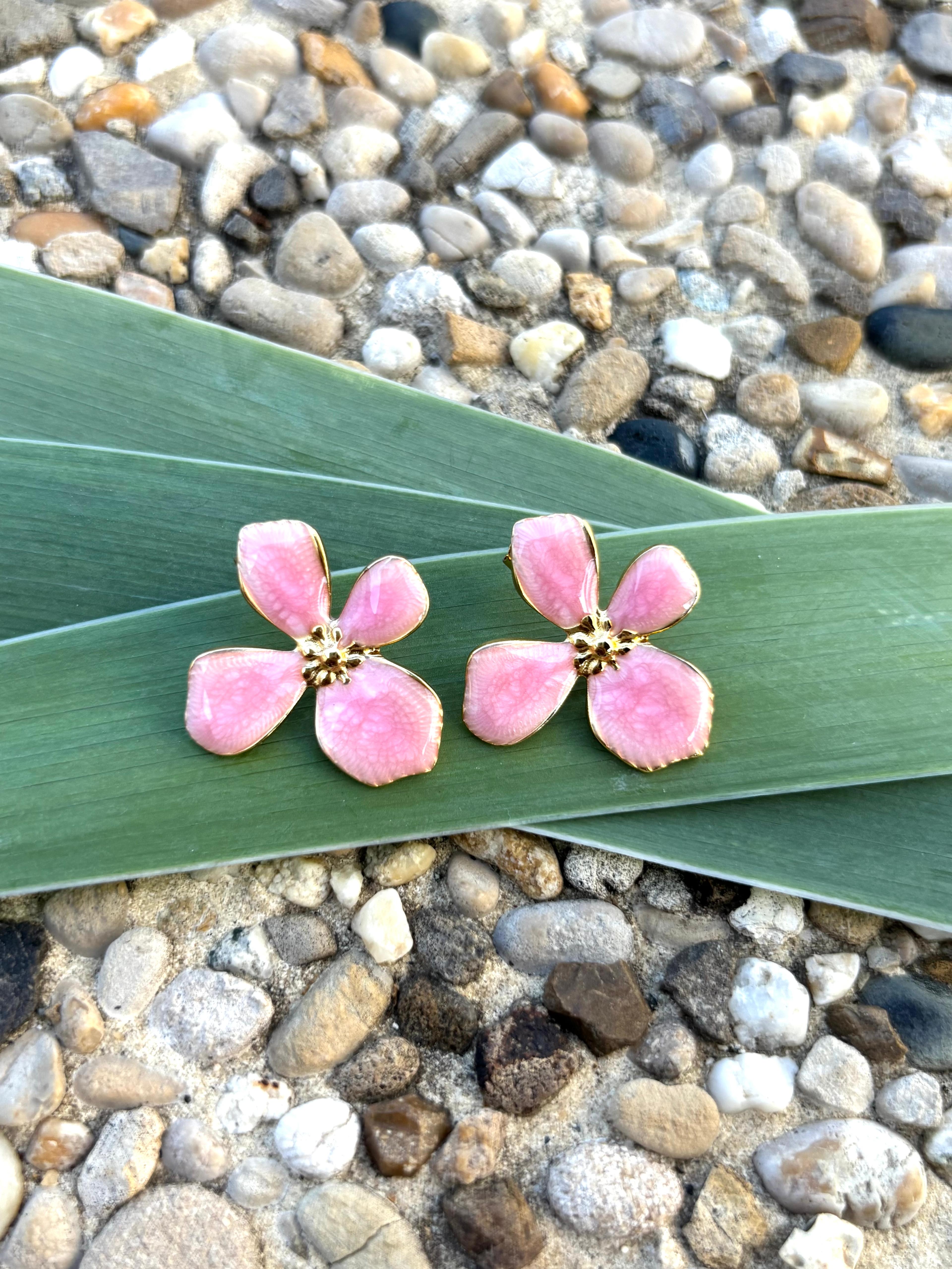 Boucles d’oreilles fleur émaillé rose