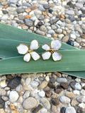 Boucles d’oreilles fleur émaillé blanche
