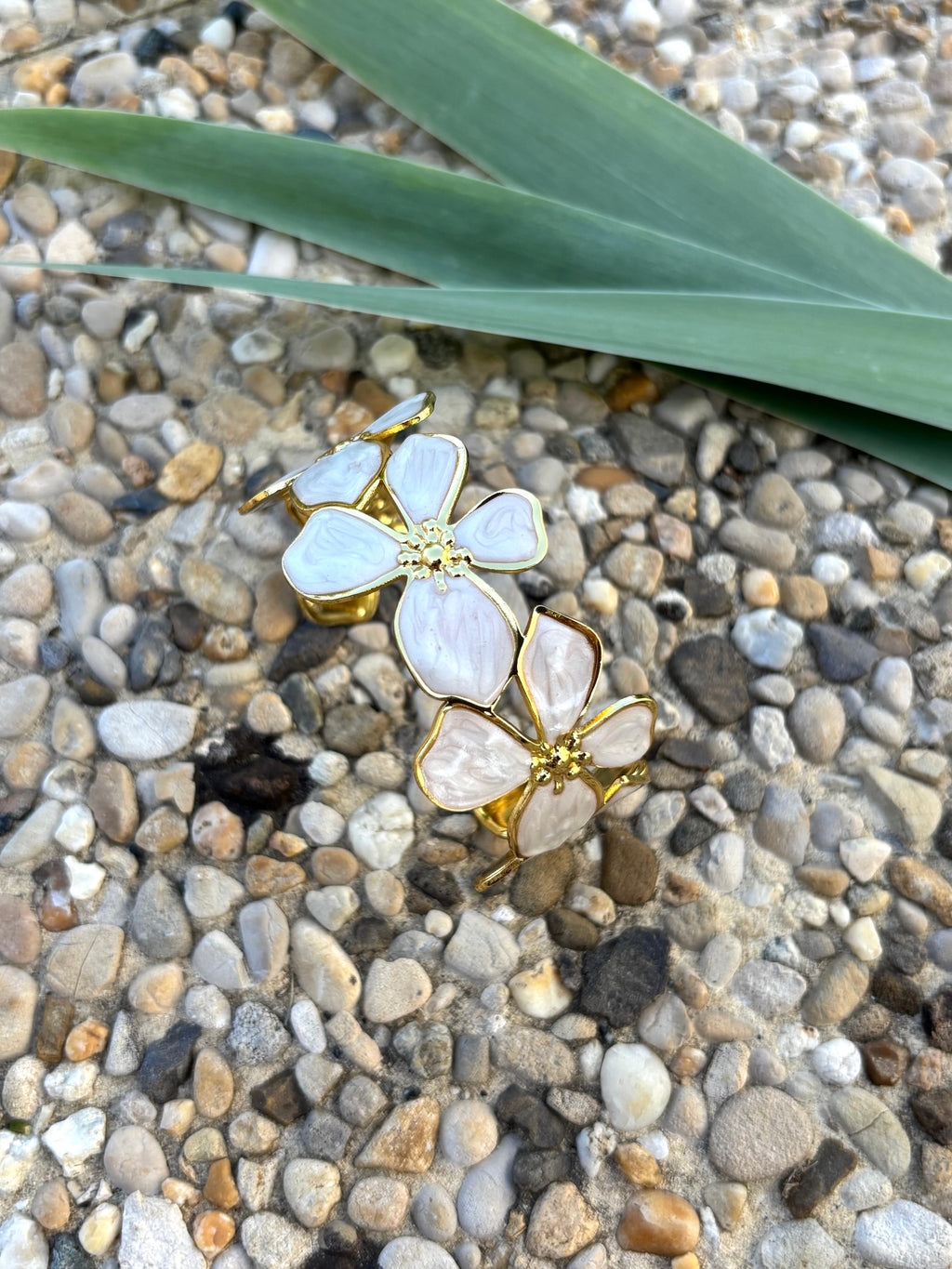 Bracelet fleur émaillé blanc